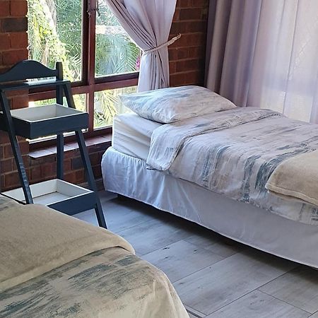 Summer Sand Holiday Cottages Scottburgh Bagian luar foto