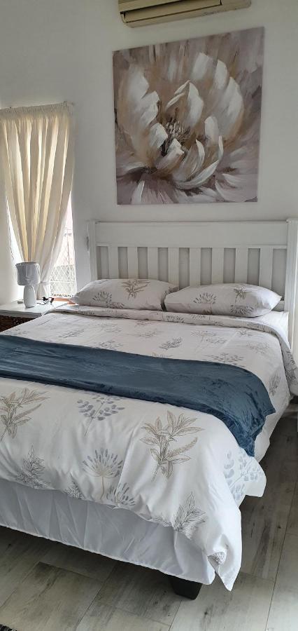 Summer Sand Holiday Cottages Scottburgh Bagian luar foto