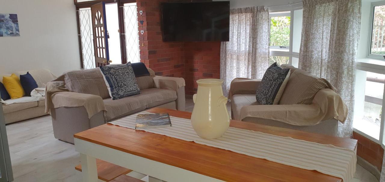 Summer Sand Holiday Cottages Scottburgh Bagian luar foto