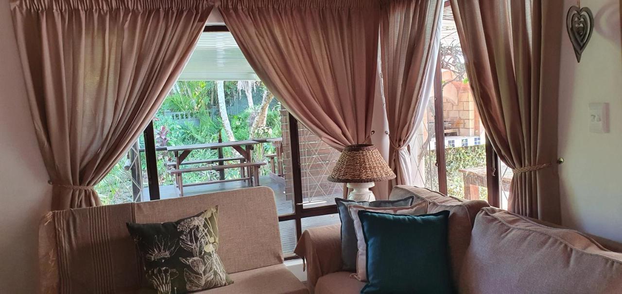 Summer Sand Holiday Cottages Scottburgh Bagian luar foto
